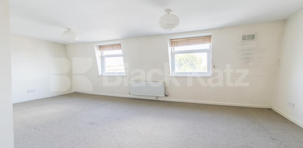 			2 Bedroom, 1 bath, 1 reception Flat			 Upper Street, ISLINGTON N1